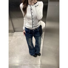 批发早秋新款撞色圆领开衫女设计感长袖单排百搭<b class='q'>时尚</b>显瘦气质