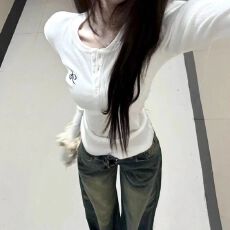 批发白色正肩长袖t恤女设计感小众新款百搭时尚<b class='q'>显瘦</b>气质简约