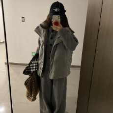 批发巨好看高级感灰色马甲背心服女<b class='q'>秋</b>冬新款小个子叠穿马夹