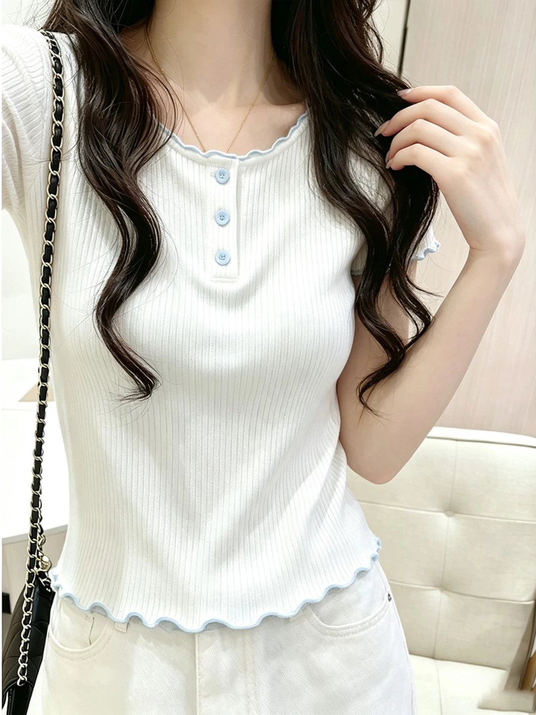 RY8888#撞蓝木耳边显瘦上衣女米白流行风韩系松弛简约女士短袖衫