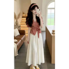 批发大码夏上新洋气套装女格子显瘦设计感上衣搭高腰A字<b class='q'>半身裙</b>两件套