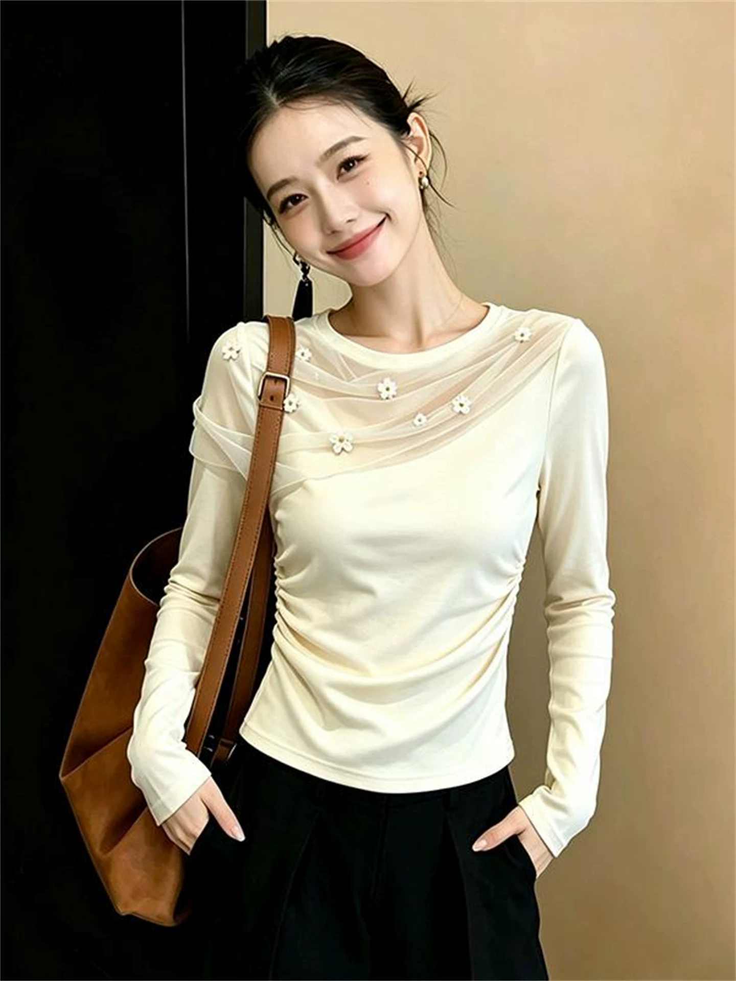 RY8873# 简约精致风打底衫女网纱立体小花装饰长袖收腰显瘦百搭日常女上衣