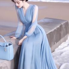 批发春夏多巴胺穿搭<b class='q'>高端</b>精致轻奢高级感端庄大气温柔风蓝色雪纺<b class='q'>连衣裙</b>