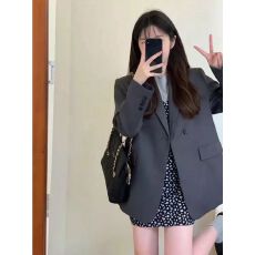 批发春秋新款灰色<b class='q'>西装</b>外套女西服今年流行小个子小众休闲上衣遮肉