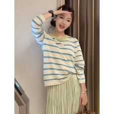 批发2026早<b class='q'>春</b>新款圆领高级感条纹轻奢 T恤女