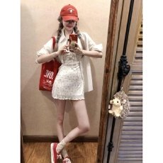 批发<b class='q'>白色</b>吊带碎花连衣裙子女早春2026新款漂亮巨好看穿搭海边度假套装