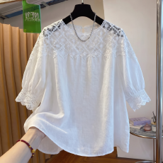 批发实拍  大码蕾丝拼接圆领<b class='q'>中袖</b>衬衫女胖妹妹宽松小衫棉麻上衣娃娃衫