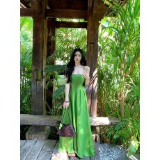 批发夏日绝美收腰露背气质长裙子2026新款海边度假风绿色吊带<b class='q'>连衣裙</b>女