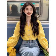 批发法式轻熟v领黄色泡泡长袖衬衫女设计感秋<b class='q'>冬</b>独特别致小衫绝美上衣