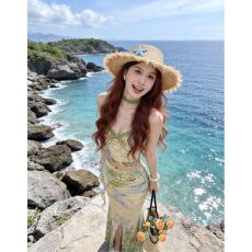 批发绿色茶歇法式碎花连衣裙女夏季新款上衣包臀裙海边度假三件套