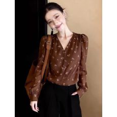 2026春季新款法式复古V领碎花长袖衬衫女咖色高级感通勤气质上衣