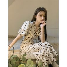 批发气质波点套装裙女夏季法式设计感小众泡泡袖上衣鱼尾半身裙两件套