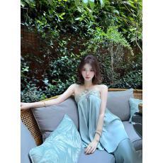 新中式优雅撞色挂脖背心吊带上衣女夏季高腰垂感显瘦鱼尾裙两件套