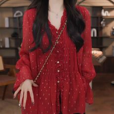 批发法式轻熟风红色<b class='q'>波点</b><b class='q'>衬衫</b>女春秋2026新款V领收腰长袖上衣
