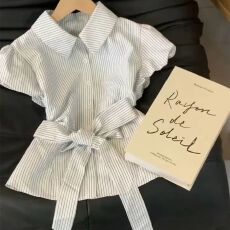 批发纯欲甜辣风翻领条纹短袖<b class='q'>衬衫</b>女2026新款绑带收腰<b class='q'>显瘦</b>百搭短款上衣