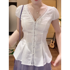 批发法式蕾丝拼接V领衬衣<b class='q'>泡泡袖</b>遮肉衬衫2026夏季新款修身多巴胺<b class='q'>上衣</b>