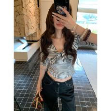 批发短袖T恤女纯欲性感辣妹蝴蝶结v领<b class='q'>中袖</b>设计感修身显瘦短款上衣