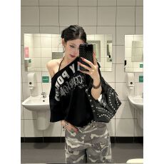 批发美式潮酷<b class='q'>街头</b>字母印花斜肩上衣女短袖露肩T恤黑色跳舞衣服辣妹风