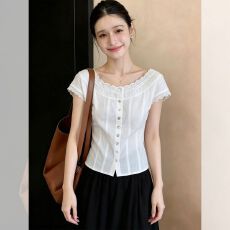 批发法式小资漂亮白色花边飞飞袖短袖<b class='q'>衬衫</b>女夏季别致很仙的短款小上衣