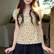 批发碎花短袖独特<b class='q'>衬衫</b>袖小衫夏季新设计感泡泡袖好看洋气精致减龄上衣