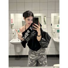 批发美式潮酷<b class='q'>街头</b>字母印花斜肩上衣女短袖露肩T恤黑色跳舞衣服辣妹风