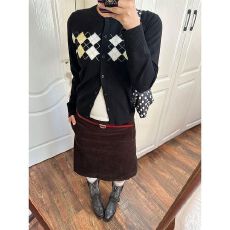 批发黑色复古圆领菱格针织开衫女秋冬高级感撞色百搭提花毛衣外搭上衣