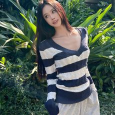 批发2026新款v领条纹毛衣女秋冬季高级感撞色内搭打底针织衫修身上衣