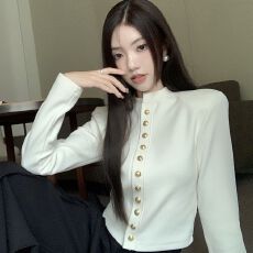 批发高级感气质金属扣针织打底衫女秋冬小香风小众显瘦洋气开衫上衣潮