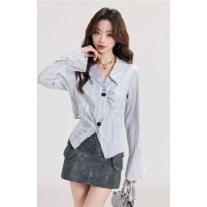 批发新款设计感喇叭袖翻领<b class='q'>长袖</b><b class='q'>衬衫</b>女秋季法式别致<b class='q'>衬衣</b>通勤上衣显瘦