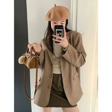 批发卡其色<b class='q'>小西装</b>外套女春秋季今年流行高级感超好看小个子休闲短西服