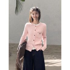 批发粉色麻花长袖毛衣<b class='q'>针织衫</b>女春秋早秋<b class='q'>短款</b>正肩内搭打底开衫外套上衣