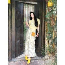 批发多巴胺黄色立体<b class='q'>花朵</b>针织短袖<b class='q'>T</b><b class='q'>恤</b>女夏季新款波点荷叶边半裙两件套