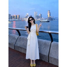 批发法式褶皱显瘦白色<b class='q'>连衣裙</b>女2026新款夏季气质通勤收腰背心长裙