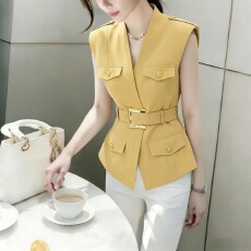 批发黄色西装马甲背心<b class='q'>女</b>2026夏新款轻奢高端时髦洋气叠穿小香风短<b class='q'>外套</b>