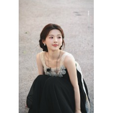 批发杨超越同款度假风仙女裙长裙法式复古蕾丝拼接系带压褶吊带连衣裙