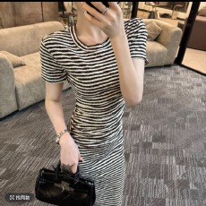 批发温柔风法式减龄条纹连衣裙女夏季新款高级感收腰显瘦短袖包臀长裙