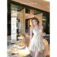 批发池昭昭Chiarazz白昼蕾丝工坊<b class='q'>走</b><b class='q'>秀</b><b class='q'>款</b>缎面蕾丝百褶千层蝴蝶结吊带裙