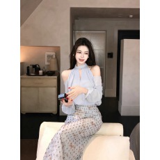 批发木子李的李清冷纯欲风露肩挂脖长袖宽松<b class='q'>雪纺</b><b class='q'>上衣</b>女直筒半身裙套装