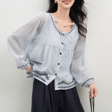 批发夏梵尼心动信号蓝色<b class='q'>衬衫</b>女2026秋新款<b class='q'>长袖</b>刺绣系带小衫娃娃衫上衣