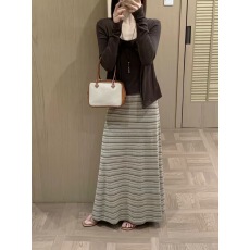 批发韩系早秋假两件U领长袖T恤+<b class='q'>条纹</b><b class='q'>半身裙</b>女收腰显瘦百搭设计感套装