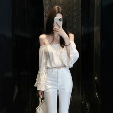 批发白色一字肩木耳边喇叭袖衬衫女<b class='q'>秋</b>季款设计感小众法式气质露肩上衣