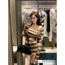 批发JustQin巴塞尔落日 新款一字肩条纹针织上衣性感毛衣女