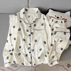 批发云朵棉翻领系列春夏季薄款可外穿睡衣长袖黑嘴唇搞怪可爱休闲套装