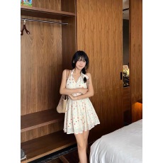 批发法式甜美风彩色波点挂脖短裙复古气质高级感<b class='q'>收腰</b>显瘦杏色<b class='q'>连衣裙</b>子