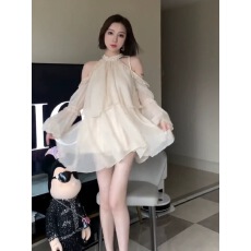 批发法式杏色珍珠挂脖露肩纯欲连衣裙女2026夏性感甜美长袖<b class='q'>雪纺</b>连衣裙