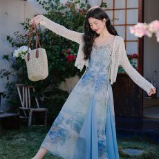 法式独特绝美蓝色水墨画吊带连衣裙女夏2026新款海边度假沙滩长裙