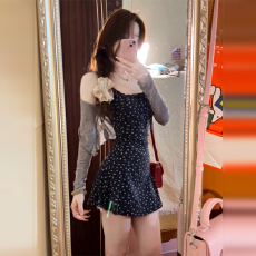 批发吊带碎花裙<b class='q'>夏</b>季法式连衣裙设计感辣妹短裙两件套