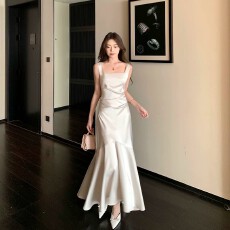 批发但你butyou白色缎面吊带连衣<b class='q'>裙</b>女夏季鱼尾长款订婚聚会宴会<b class='q'>小礼服</b>