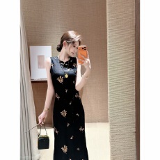批发亭禾<b class='q'>香云纱</b>“100人丝”质感线 长款显瘦刺绣<b class='q'>连衣裙</b>