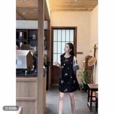 批发亭禾<b class='q'>香云纱</b>“100人丝”质感线 显瘦刺绣<b class='q'>连衣裙</b>